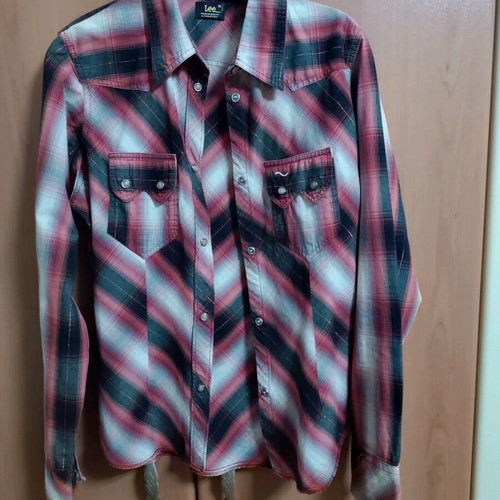 Lee plaid shirt Small like new, grey and coral tones