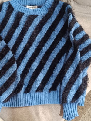 Women's Sweater like new, sizes S and M