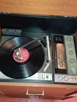 Philips στερεο ραδιογράμμα Model RF71PHILIPS3 μεταχειρισμένο, ξύλινη θήκη