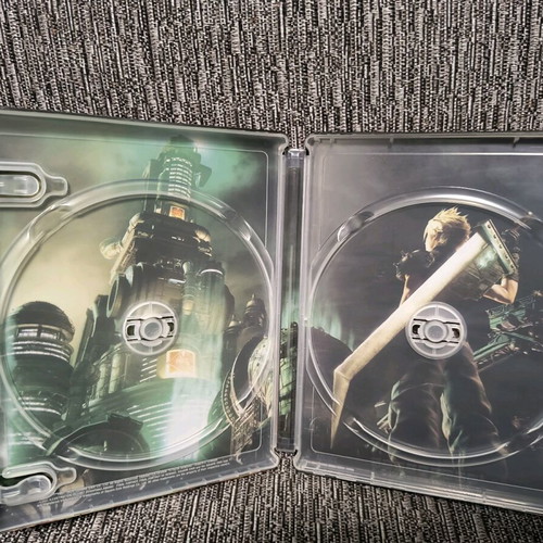 Final Fantasy 7 Remake Steelbook like new, metal case without game