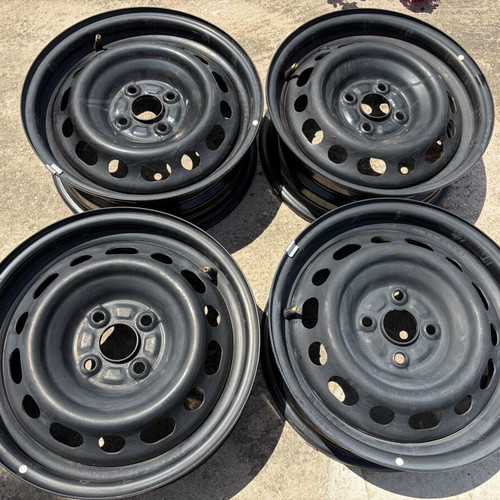 Γνήσιες ζάντες Mazda 2 15" σαν καινούργιες, συμβατές με Toyota Yaris και Suzuki Swift