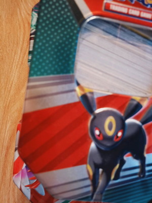 Pokemon cards like new, over 100 cards per box