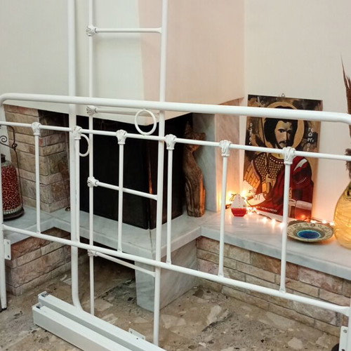 White iron bed frame with decorative details, 160x200 cm