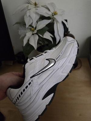 Nike Initiator RetroRunner trainers like new, women's size 39, black and white
