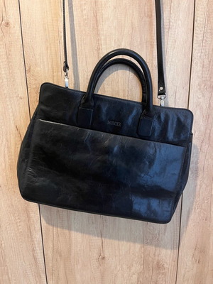 Hunter leather handbag new, black