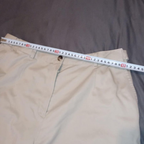 L.L.Bean ladies shorts off-white size XL like new