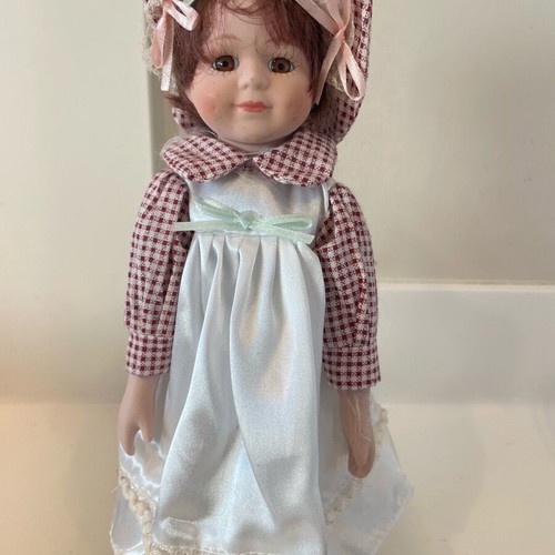BC porcelain dolls like new, set of 2 pieces
