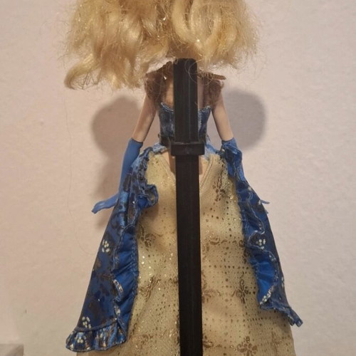 Ever After High Blondie Lockes doll like new