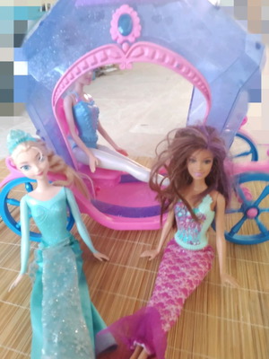 Carriage set with 3 Elsa Frozen dolls
