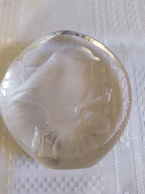 Crystal paperweight with bird design Mats Jonasson like new