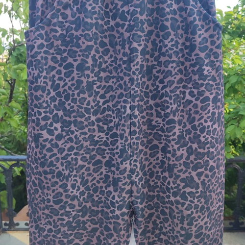 Animal print skirt new, one size with elastic waist and slit