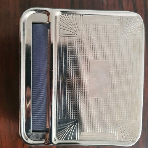 Rolling cigarette case like new, silver color