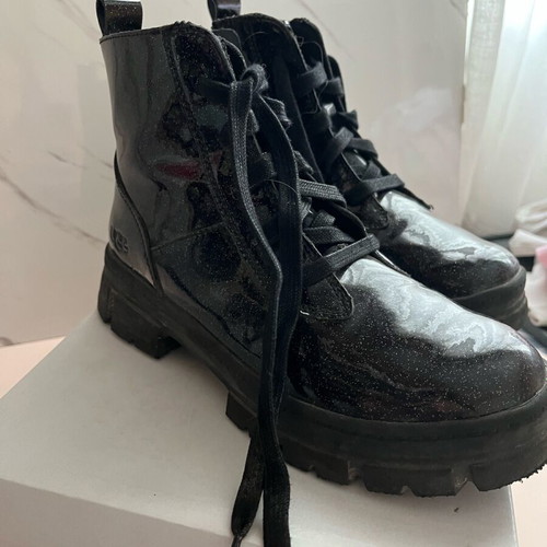 Luigi girls' boots size 35 black like new