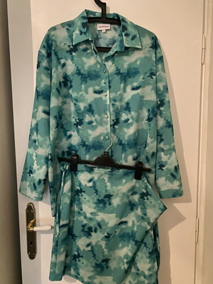 Mix & Match shirt and wrap skirt set like new, white and green, small/medium