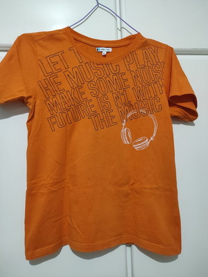 Look at me No 16 kids' t-shirt like new, size 176 cm, orange and black