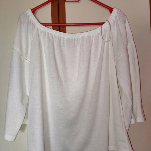 White Pull & Bear blouse like new with off-shoulder and 3/4 sleeve size M