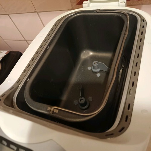 Bread maker like new for bread, cake, and jam