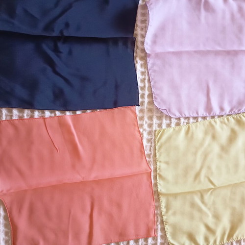 Vintage set of 4 fabric pocket squares in assorted colors like new