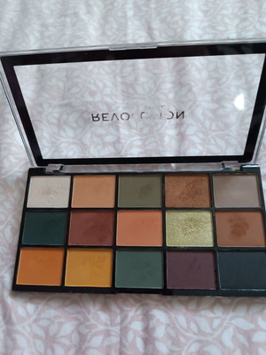 Revolution eyeshadow palette lightly used