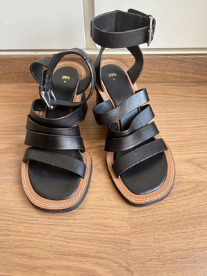 Zara leather sandals like new, size 40, black and brown