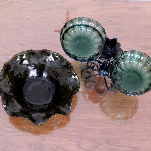 Vintage glassware like new with decorative and functional features