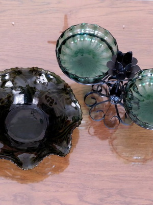 Vintage glassware like new with decorative and functional features