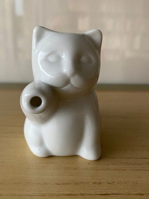 Porcelain cat used, French
