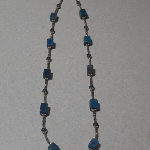 Necklace with rough and round apatite, very long, new