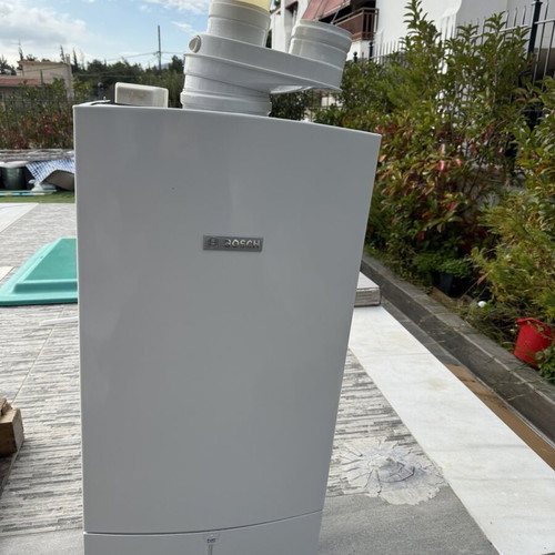 Bosch Condens 3000w wall-mounted gas boiler like new