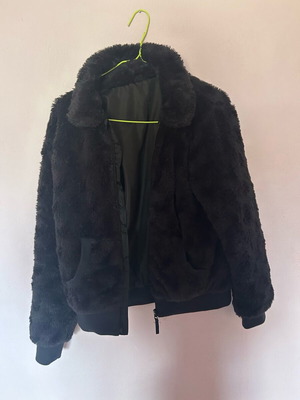 Artificial fur with zipper black like new, size S