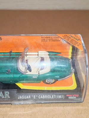 New-Ray Jaguar E-Type Cabriolet 1961 diecast model like new