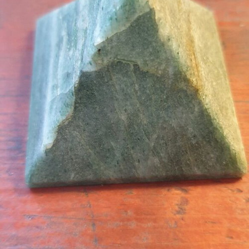 Pyramid green aventurine like new