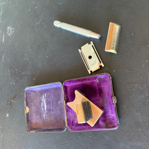 Gillette Tukawey vintage metal case and Lord safety razor