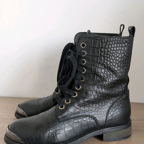 Pinko leather boots size 38 like new, black