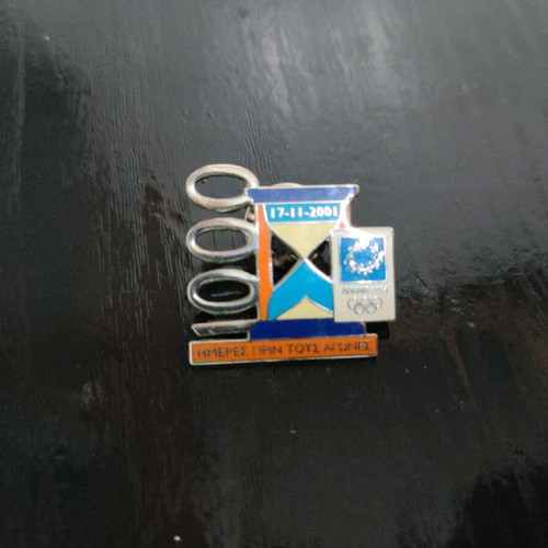 Olympic Games pin like new, 1000 days before the games