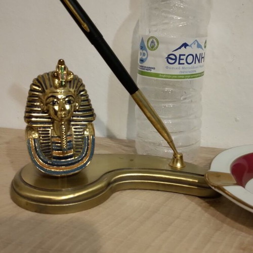 Office item set like new with metal Pharaoh and porcelain ashtray