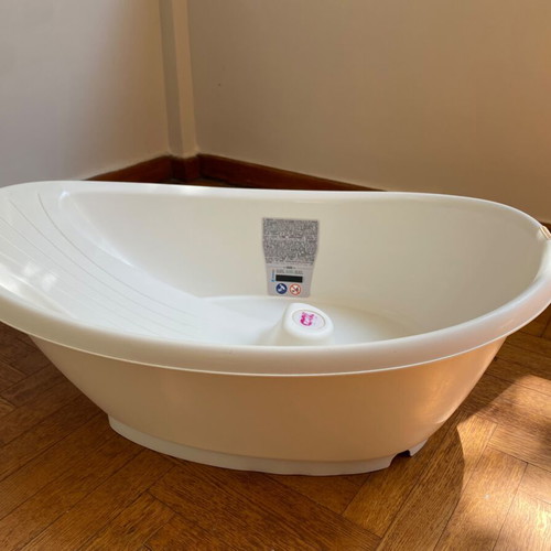 Baby bath tub