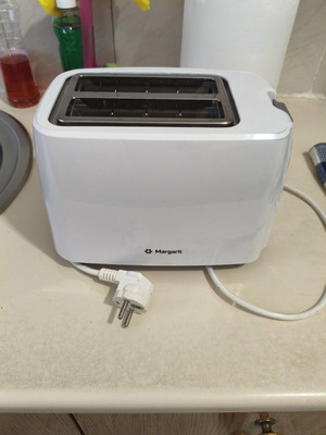Margarit 2-Slice Toaster like new, adjustable browning, defrost