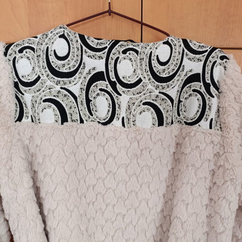 Nidodileda white cardigan with black belt like new