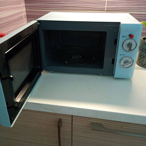 Morris Retro Series MWRS-20704LB Microwave Oven with Grill, like new, blue