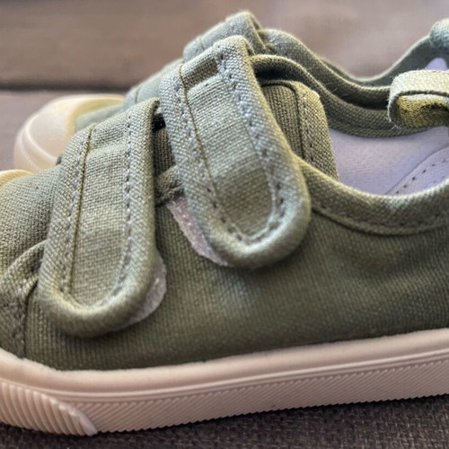 Green shoes with stickers size 21 like new