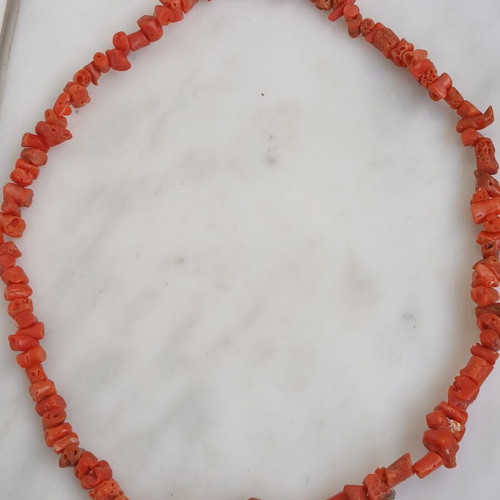 Necklace with large natural coral pieces, 50 cm