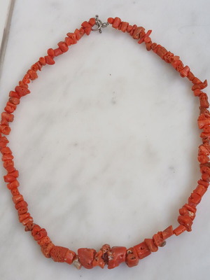 Necklace with large natural coral pieces, 50 cm