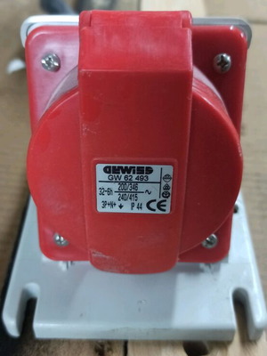 Βιομηχανική μπρίζα Comando Socket Gewiss μεταχειρισμένη 3P+N+E επίτοιχη