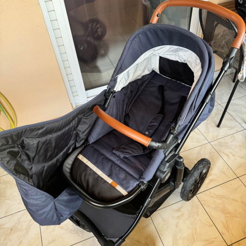 Baby stroller set 3 in 1 like new with carrycot and car seat