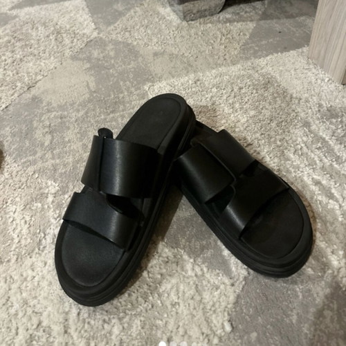 Black low sandals like new with soft sole
