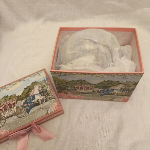 Porcelain mug with princess carriage and horse, new in box, 420ml
