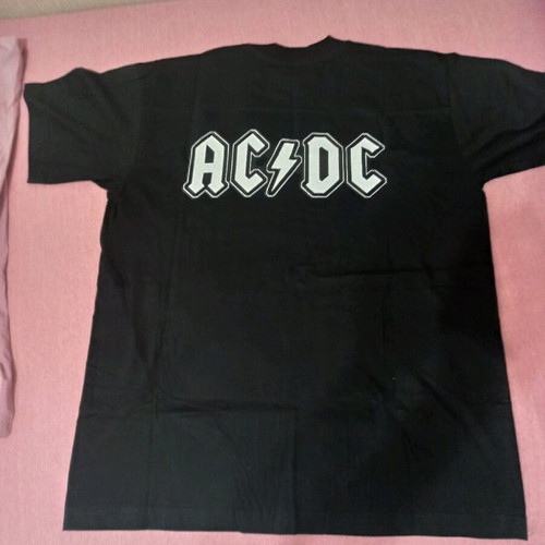 ACDC t-shirt size L like new, black