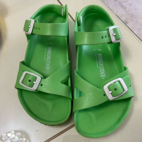 Birkenstock kids unisex size 33 like new, green