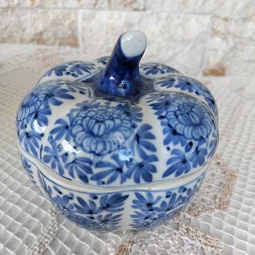 Vintage porcelain pumpkin-shaped container like new